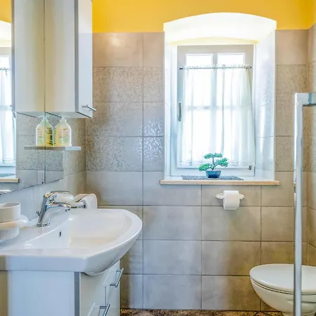 Awesome In Pula With Wifi 풀라