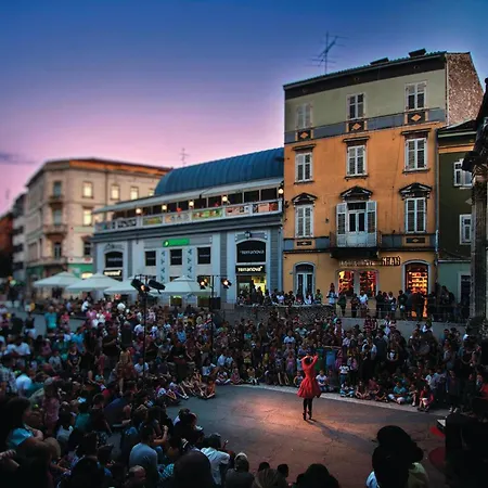 Awesome In Pula With Wifi