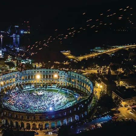 Awesome In Pula With Wifi Σπίτι διακοπών Πούλα