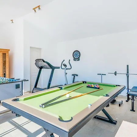 Awesome In Pula With Wifi