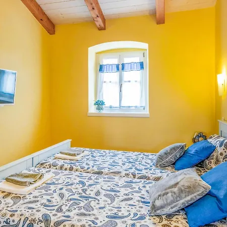 Holiday home Awesome Home In Pula With Wifi