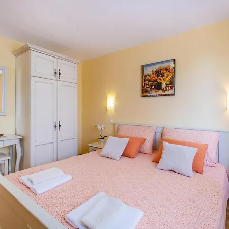 Awesome Home In Pula With Wifi Holiday home *