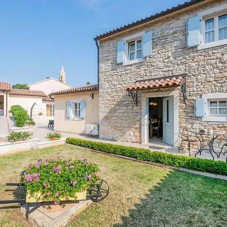 Awesome Home In Pula With Wifi Holiday home