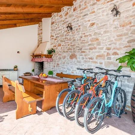 別荘 Awesome In Pula With Wifi プーラ