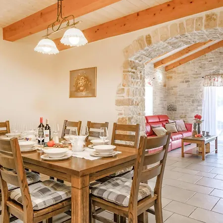 Awesome In Pula With Wifi 別荘